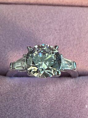 NEW 14k White Gold-Plated 2 Carat, 3 Stone Ring, size 6.0
